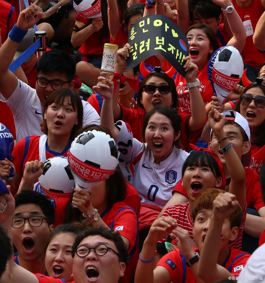 kaiyun-足球盛宴燃情开启，球迷狂热呐喊(足球盛宴燃情开启,球迷狂热呐喊是哪一集)