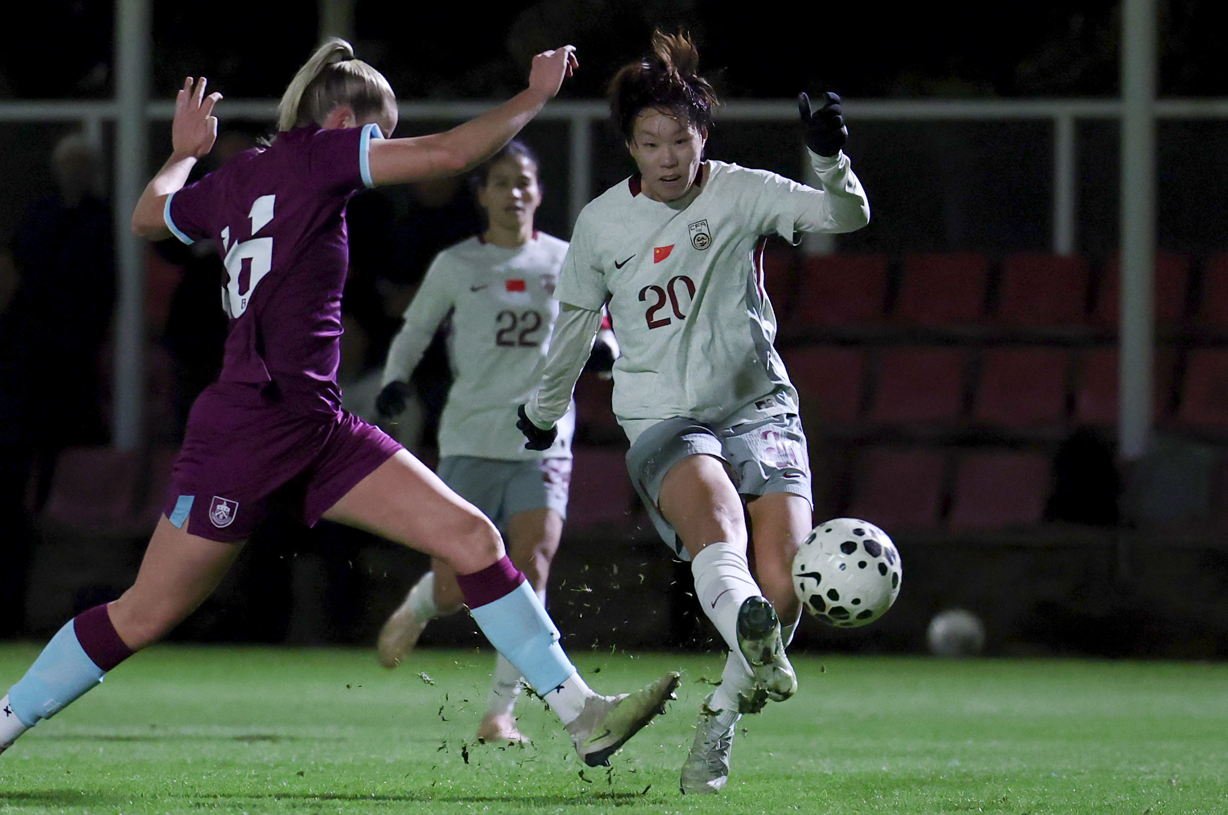 包含女足比赛球队参加友谊赛，加强国际交流的词条