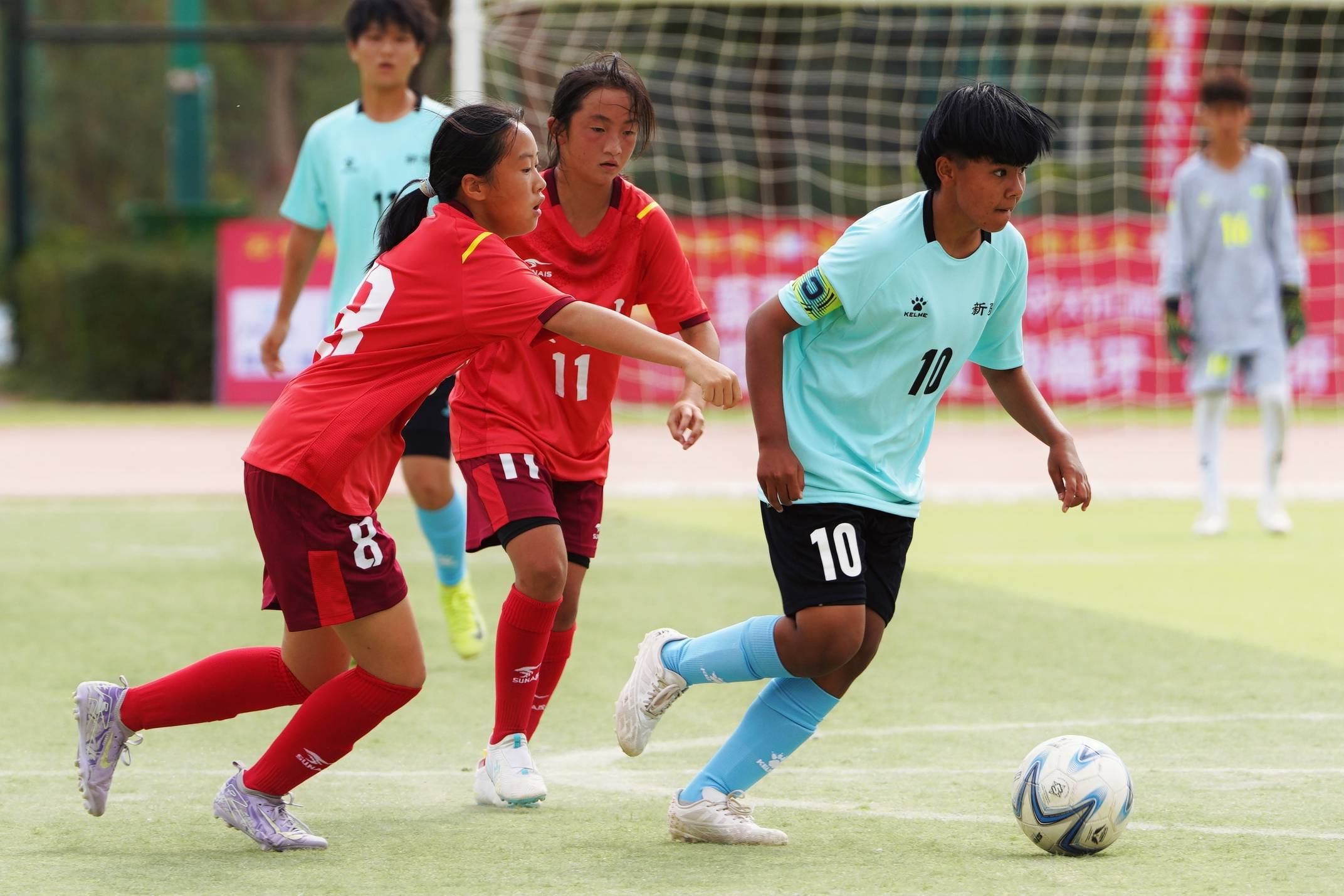 包含女足比赛球队参加友谊赛，加强国际交流的词条